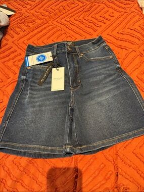 Judy Blue denim shorts with tummy control. Size small.